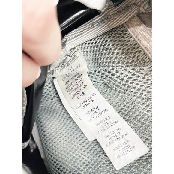 Patagonia Black Hole Waist Pack Shiny Black Bag Spring 2020 - Picture 3 of 8